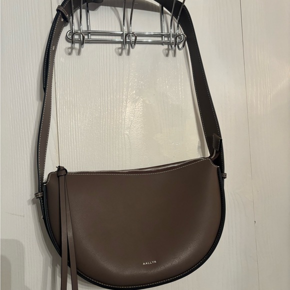 Elegant Brown Crossbody Bag - Picture 1 of 13